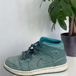 Men Size 10 Nike Air Jordan 1 Mid Nouveau Nightshade Teal Shoes 629151-306
